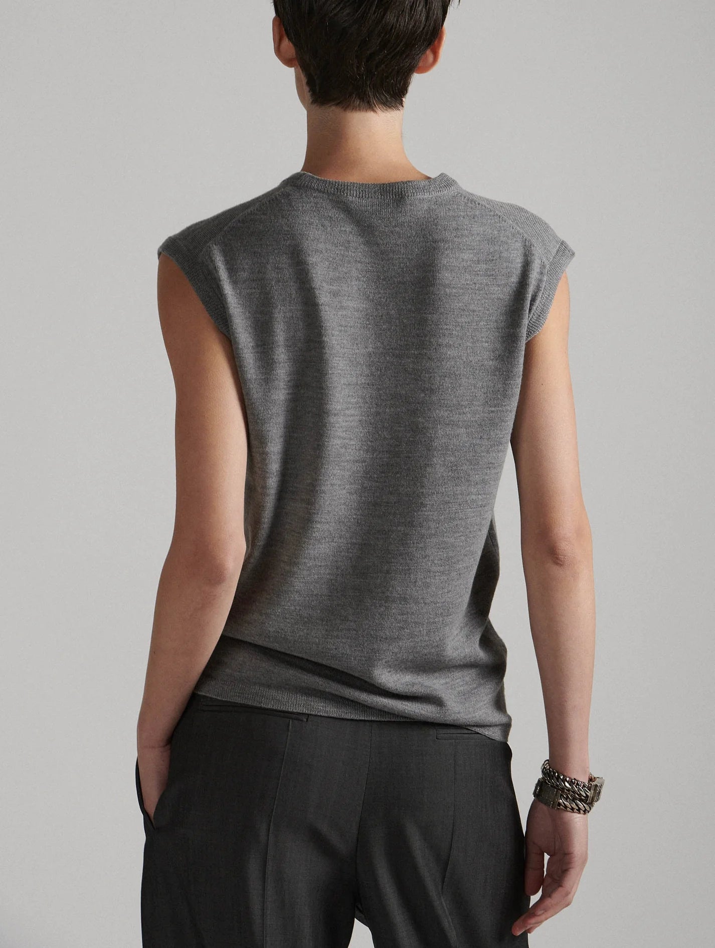 Sleeveless merino crew knit, grey