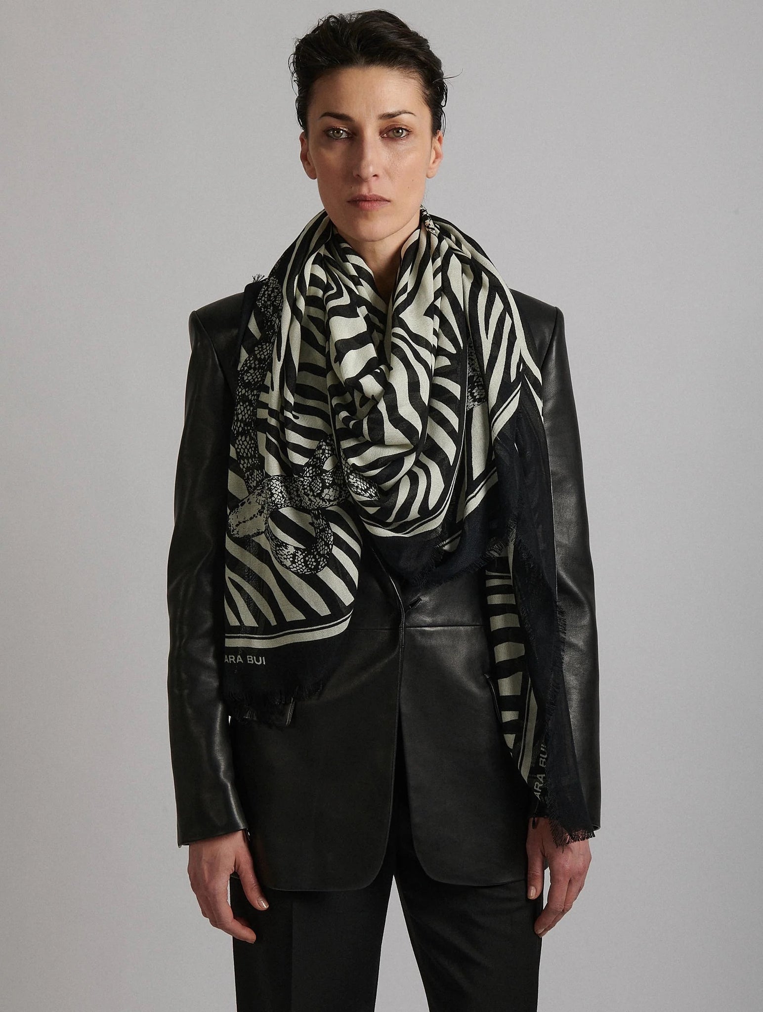 BB black/white scarf